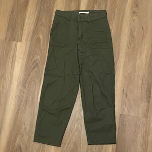 Levi's Women's Olive Cropped Pants